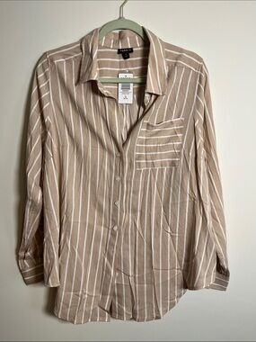 NWT Sz 1/14 torrid Beige and White Striped Button-Up Shirt